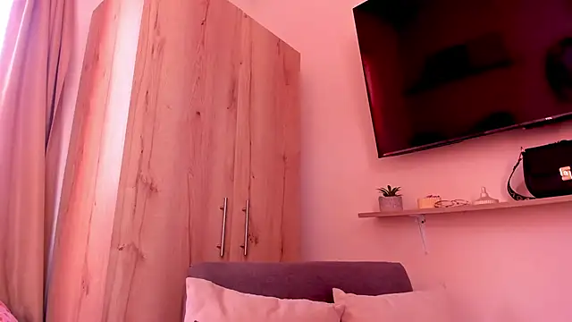 sofiaVelez01 online show from June 1, 2026, 4:41 pm