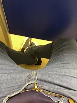 Snapshot of FabioF698 chatting on December 11, 2024, 8:50 pm FabioF698 online show from December 11, 2024, 8:50 pm