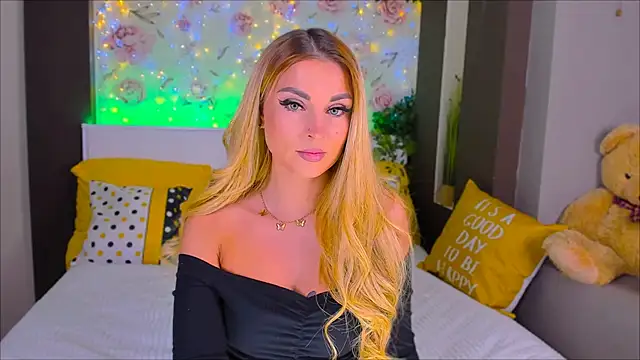 Snapshot of _UrLexxly chatting on February 10, 2025, 11:45 pm  UrLexxly online show from February 10, 2025, 11:45 pm