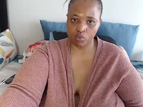 Snapshot of BootyDiva5 chatting on November 10, 2025, 8:35 am BootyDiva5 online show from November 10, 2025, 8:35 am