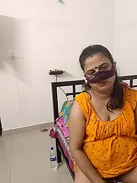 Cute-manisha online show from October 15, 2025, 4:01 am