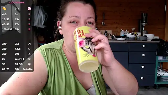 Snapshot of KasiaPrivat chatting on November 16, 2025, 12:11 pm KasiaPrivat online show from November 16, 2025, 12:11 pm