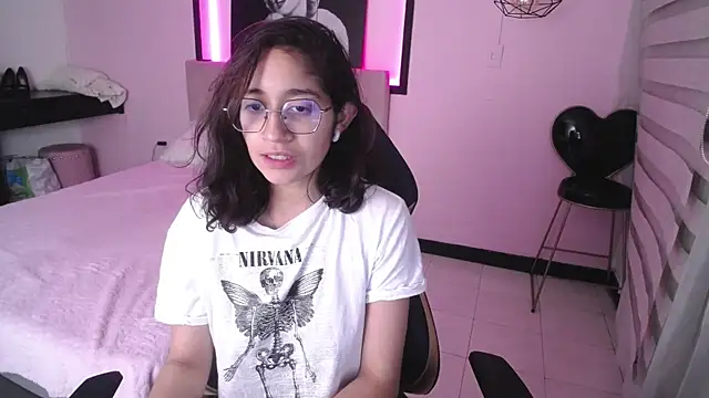 Lili Gomez  online show from December 16, 2024, 3:54 pm