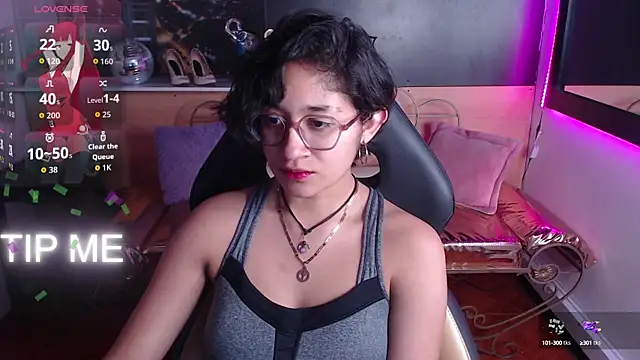 Lili Gomez  online show from October 6, 2025, 12:35 pm