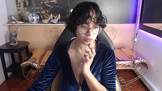 Snapshot of Lili_Gomez_ chatting on October 25, 2025, 2:02 pm Lili Gomez online show from October 25, 2025, 2:02 pm