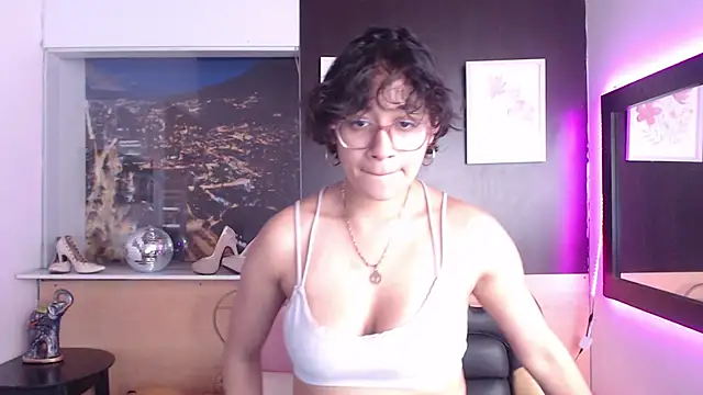 Snapshot of Lili_Gomez_ chatting on October 29, 2025, 2:30 pm Lili Gomez online show from October 29, 2025, 2:30 pm