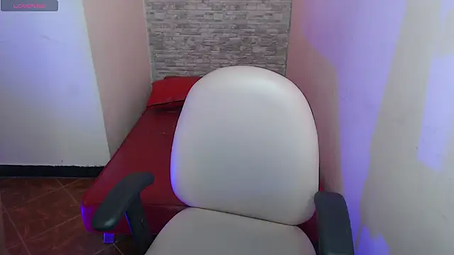 Snapshot of Lili_Gomez_ chatting on October 30, 2025, 2:07 pm Lili Gomez online show from October 30, 2025, 2:07 pm