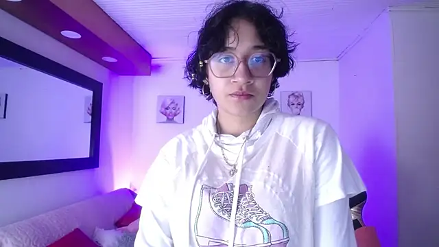 Snapshot of Lili_Gomez_ chatting on November 12, 2025, 1:00 pm Lili Gomez online show from November 12, 2025, 1:00 pm