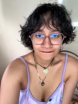 Snapshot of Lili_Gomez_ chatting on December 4, 2025, 2:04 pm Lili Gomez online show from December 4, 2025, 2:04 pm