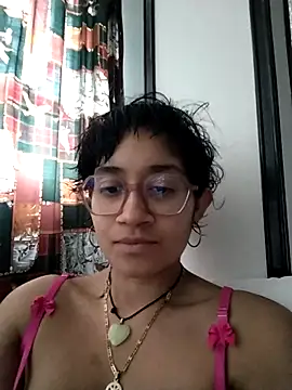Lili Gomez  online show from December 14, 2025, 7:18 pm