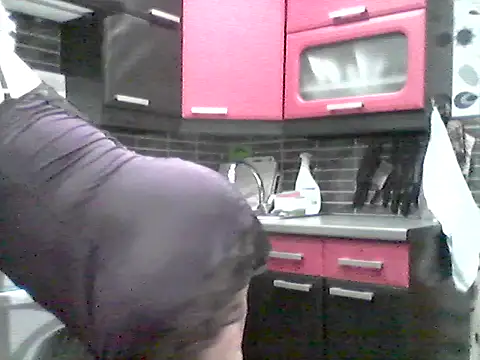 Lisa Suzie online show from April 18, 2026, 7:07 pm