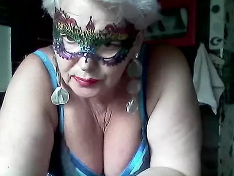 Snapshot of Lisa_Suzie chatting on June 3, 2026, 2:33 pm Lisa Suzie online show from June 3, 2026, 2:33 pm