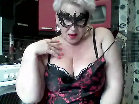 Snapshot of Lisa_Suzie chatting on June 4, 2026, 11:27 am Lisa Suzie online show from June 4, 2026, 11:27 am