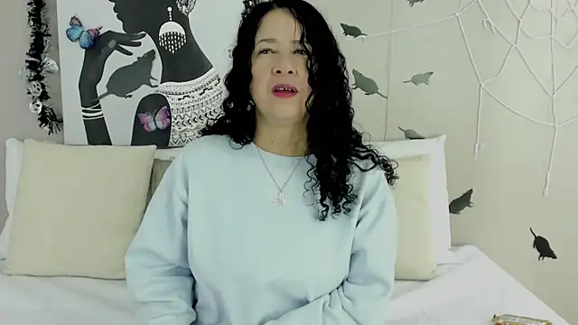 Adelesmithh online show from October 29, 2025, 11:56 am