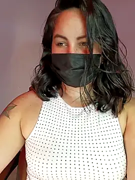 Aiunii1 online show from November 14, 2025, 1:43 pm