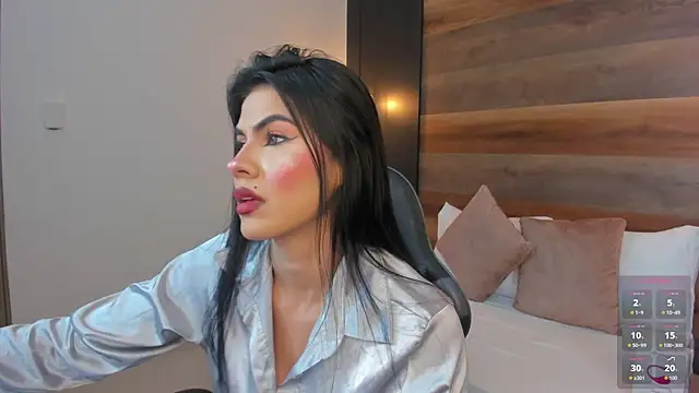 stephanya  online show from November 12, 2025, 7:13 pm