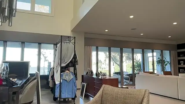 69woodinson online show from February 1, 2026, 2:59 pm