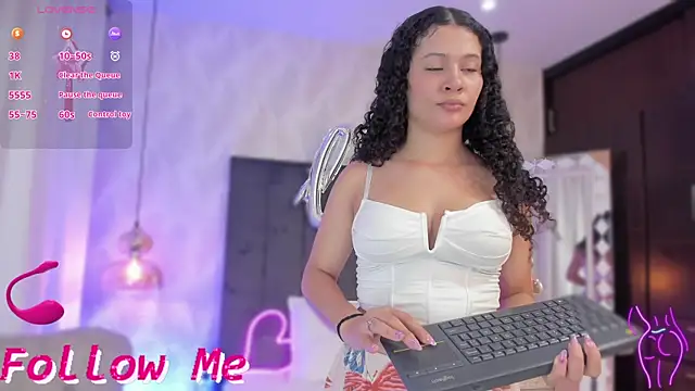 Snapshot of SHARONN____ chatting on March 1, 2025, 4:04 am SHARONN online show from March 1, 2025, 4:04 am