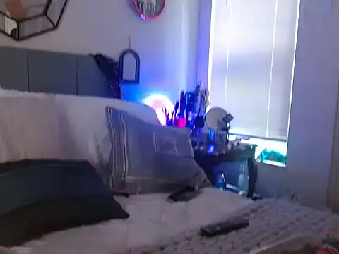 Snapshot of Hollyhudson123 chatting on September 17, 2025, 8:43 pm Hollyhudson123 online show from September 17, 2025, 8:43 pm