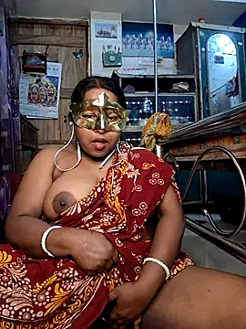 Snapshot of Real_Desi_Couple chatting on April 1, 2026, 6:05 pm Real Desi Couple online show from April 1, 2026, 6:05 pm