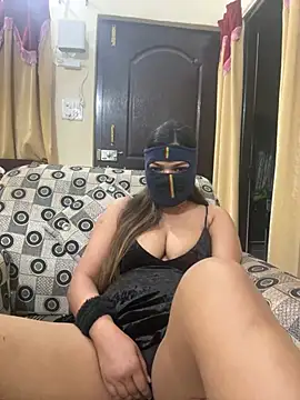 HoneyBearCpl online show from February 22, 2025, 4:19 pm