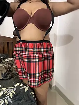 HoneyBearCpl online show from October 9, 2025, 4:05 pm