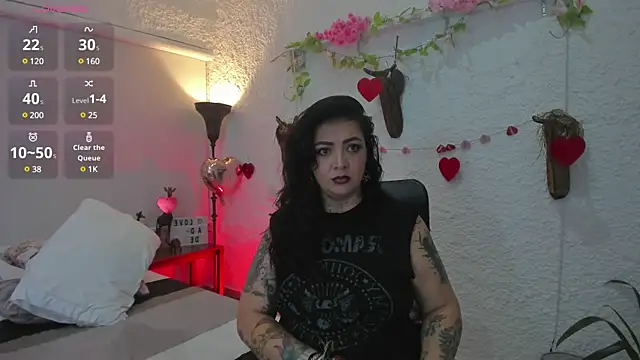 poisson ivy online show from February 19, 2025, 10:12 am