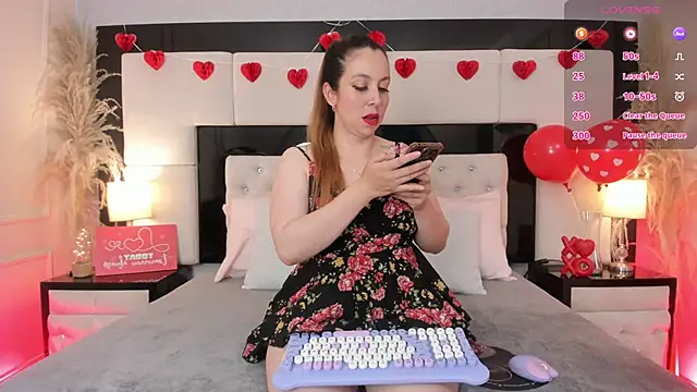 CarlaRossi  online show from February 18, 2026, 8:05 pm