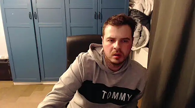 CuteMan33 online show from March 5, 2025, 11:49 pm