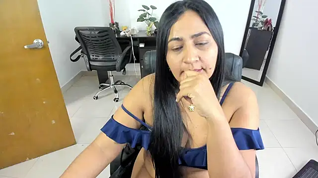 Snapshot of Adele_Sweett chatting on March 10, 2025, 7:29 pm Adele Sweett online show from March 10, 2025, 7:29 pm