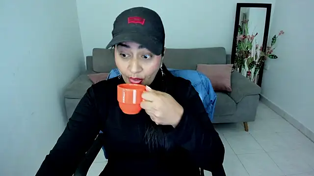 Snapshot of Adele_Sweett chatting on November 3, 2025, 11:44 am Adele Sweett online show from November 3, 2025, 11:44 am