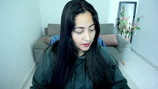 Snapshot of Adele_Sweett chatting on November 4, 2025, 10:14 am Adele Sweett online show from November 4, 2025, 10:14 am