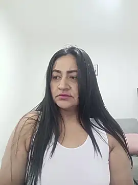 Snapshot of Adele_Sweett chatting on November 19, 2025, 10:37 am Adele Sweett online show from November 19, 2025, 10:37 am