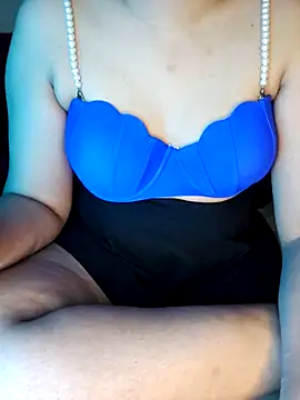 Snapshot of Olivia3 chatting on November 3, 2025, 8:43 pm Olivia3 online show from November 3, 2025, 8:43 pm