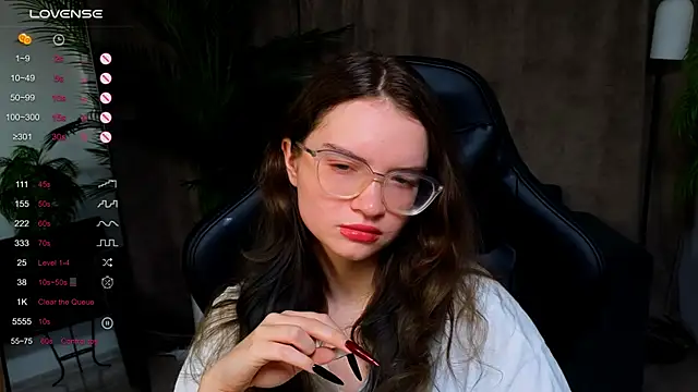 Snapshot of Sonya_Glen chatting on September 9, 2025, 12:32 am Sonya Glen online show from September 9, 2025, 12:32 am