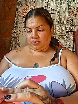 chubby sexy big tits online show from November 7, 2025, 1:00 pm