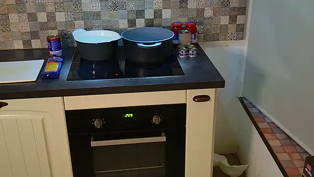 Snapshot of Aleniia10 chatting on February 5, 2026, 4:44 pm Aleniia10 online show from February 5, 2026, 4:44 pm