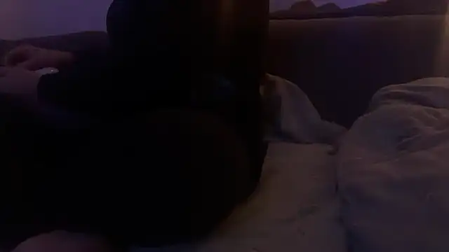 houy111111 online show from December 2, 2025, 6:03 pm