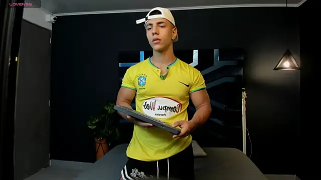 Flynn Riider online show from March 11, 2025, 11:33 am