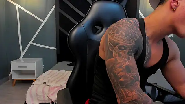 Flynn Riider online show from December 5, 2025, 5:27 am