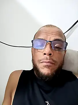 Snapshot of Charly_BC_Dirty chatting on December 11, 2024, 5:21 am Charly BC Dirty online show from December 11, 2024, 5:21 am