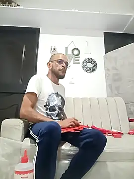 Snapshot of Charly_BC_Dirty chatting on February 11, 2025, 7:12 am Charly BC Dirty online show from February 11, 2025, 7:12 am