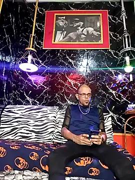 Snapshot of Charly_BC_Dirty chatting on November 2, 2025, 5:32 am Charly BC Dirty online show from November 2, 2025, 5:32 am