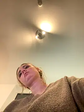 CherryEmmy online show from November 27, 2025, 6:32 pm