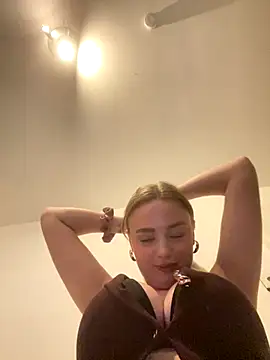 CherryEmmy online show from November 28, 2025, 5:37 pm