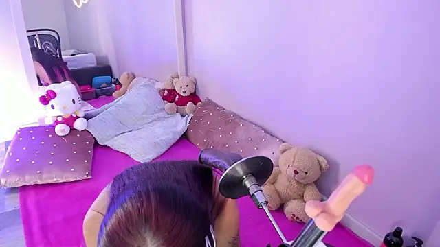 candy  monroe online show from March 14, 2026, 4:23 pm