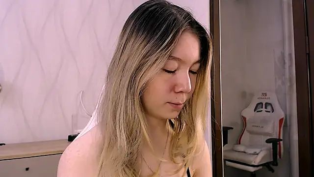 Snapshot of Babby_Rabbit chatting on November 12, 2025, 2:39 pm Babby Rabbit online show from November 12, 2025, 2:39 pm