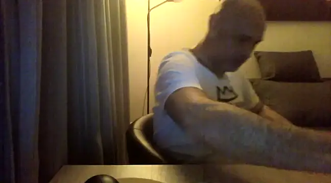 Snapshot of Avamereandmikel chatting on March 23, 2025, 12:04 am Avamereandmikel online show from March 23, 2025, 12:04 am