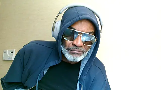 sinnernoir online show from March 3, 2026, 2:23 pm