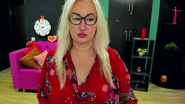 ChristyBrooks online show from November 13, 2025, 7:18 am